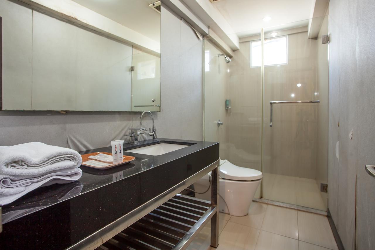 Reddoorz Plus @ Hr Muhammad Surabaya Exterior foto