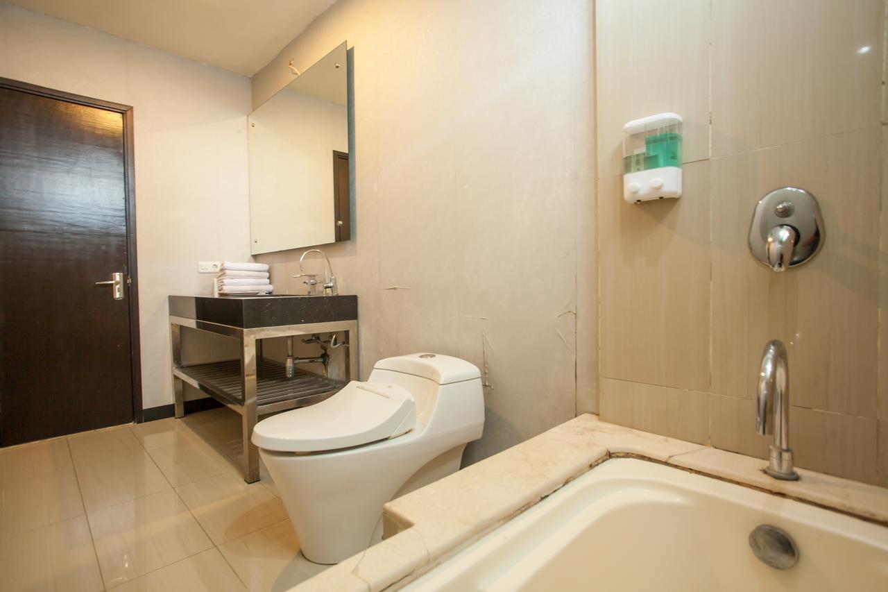 Reddoorz Plus @ Hr Muhammad Surabaya Exterior foto